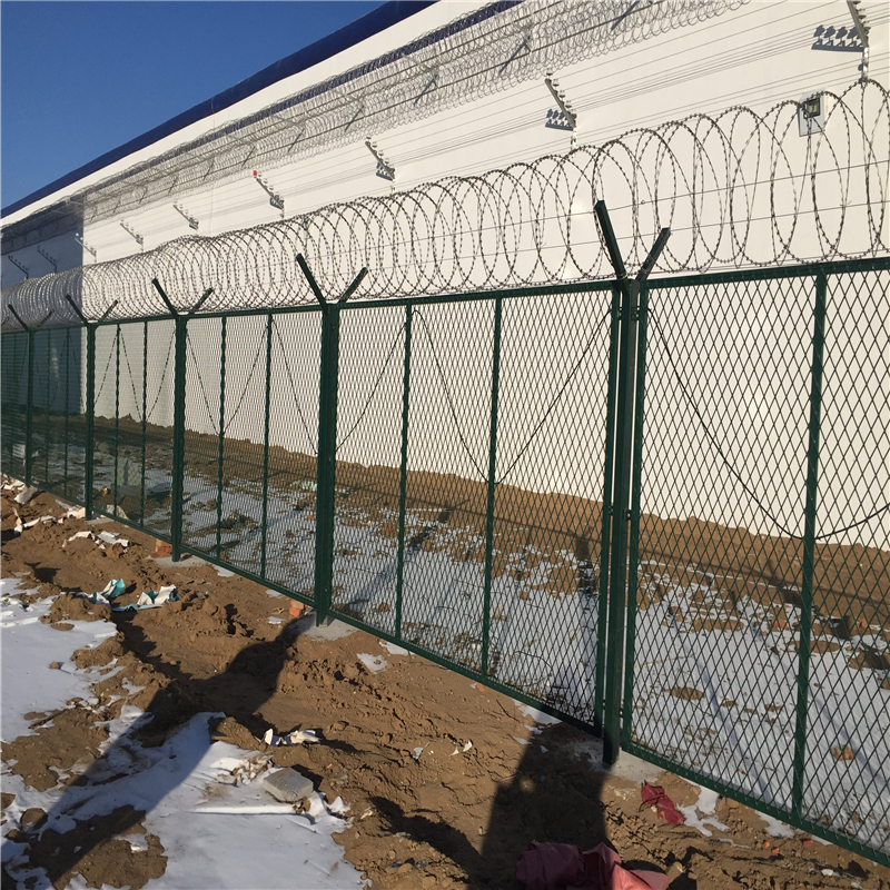 艾瑞看守所護(hù)欄網(wǎng)嚇阻作用好，有效的防止了攀逃